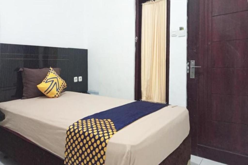 Spot On 3605 Clarichie Guest House Kupang  Luaran gambar