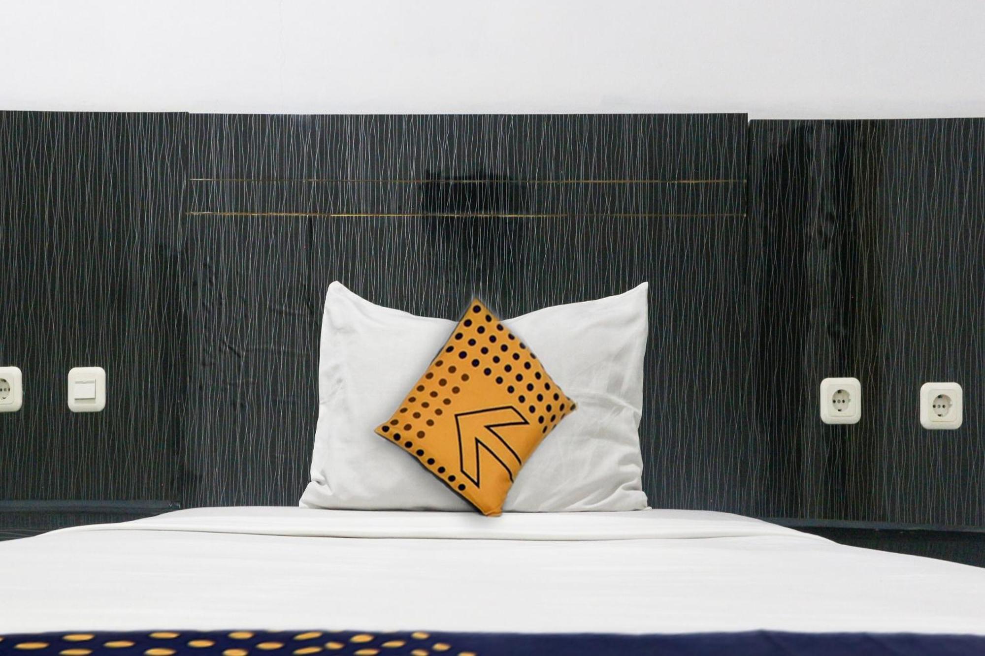 Spot On 3605 Clarichie Guest House Kupang  Luaran gambar