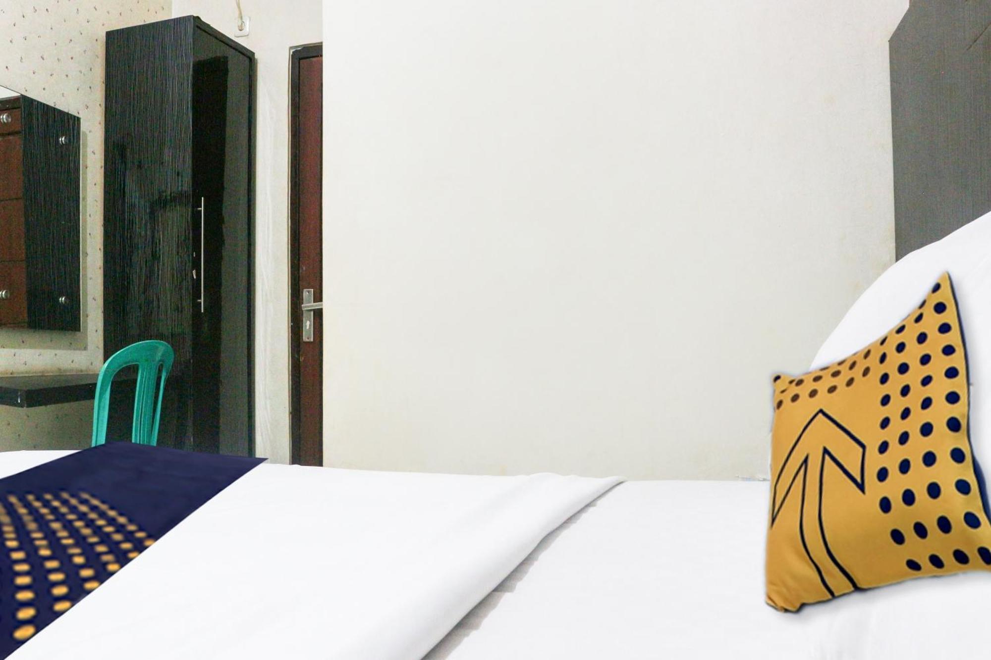 Spot On 3605 Clarichie Guest House Kupang  Luaran gambar