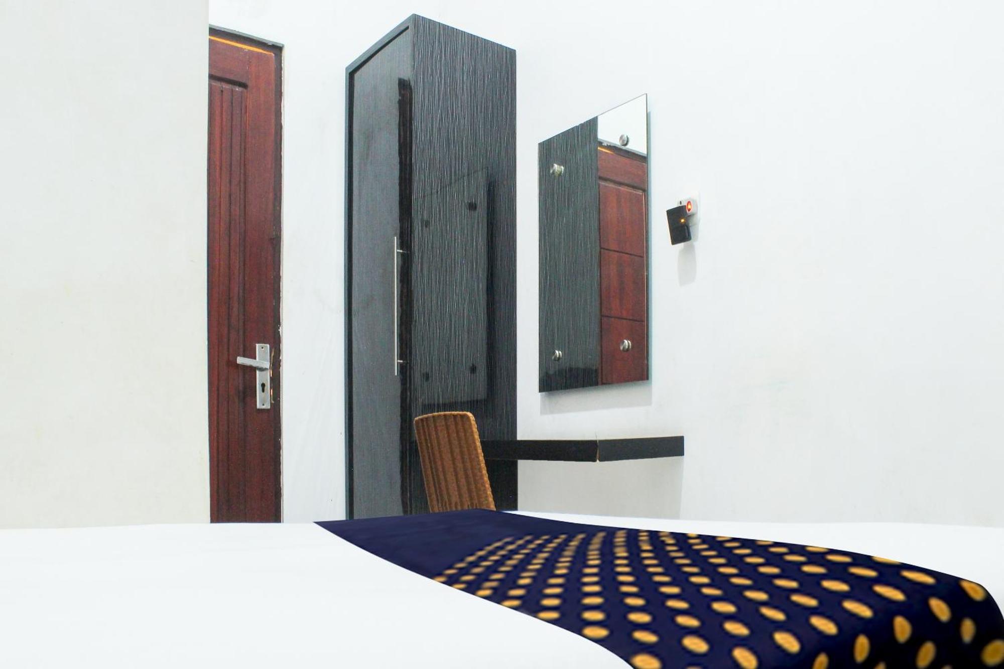 Spot On 3605 Clarichie Guest House Kupang  Luaran gambar