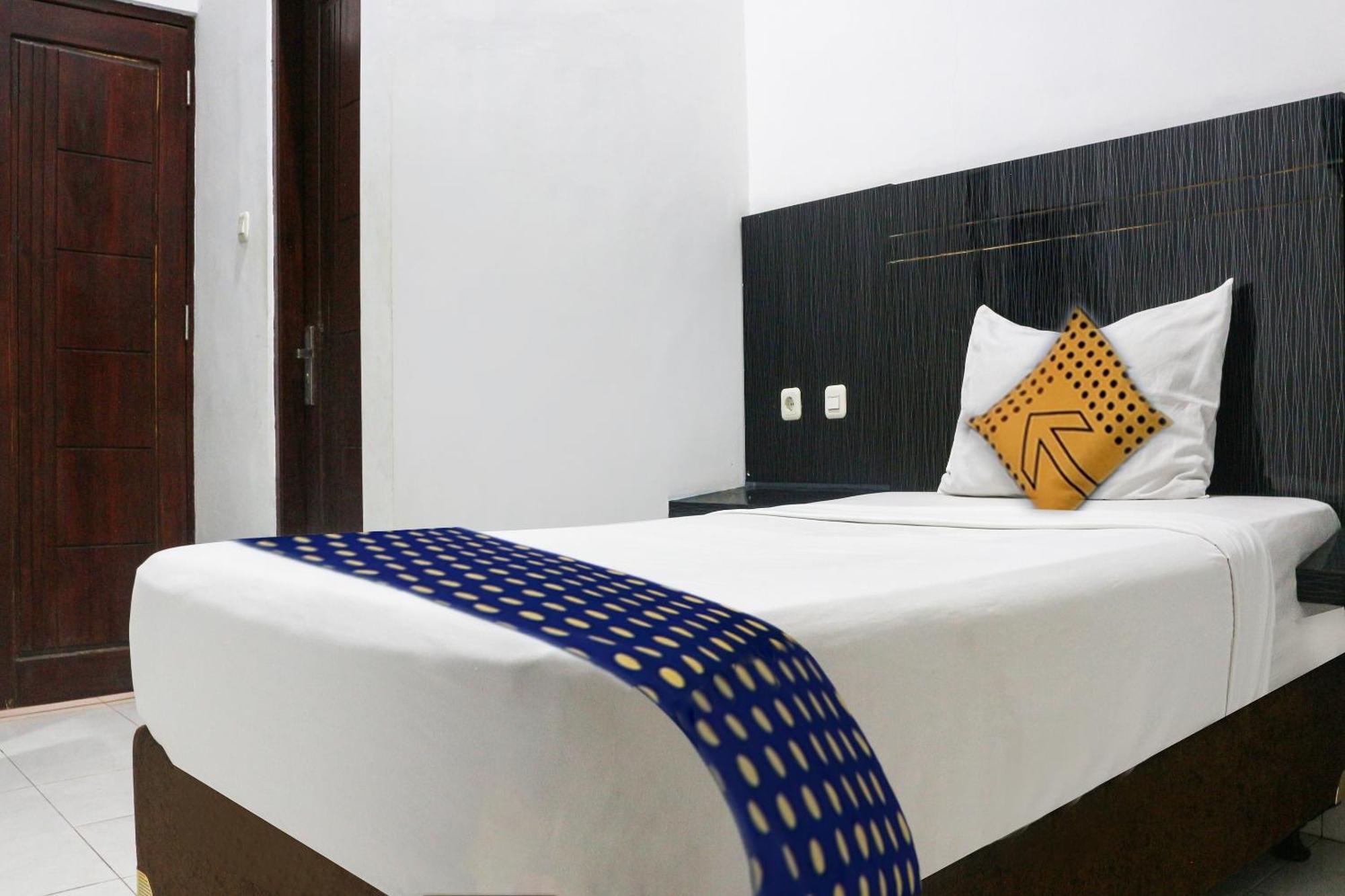 Spot On 3605 Clarichie Guest House Kupang  Luaran gambar