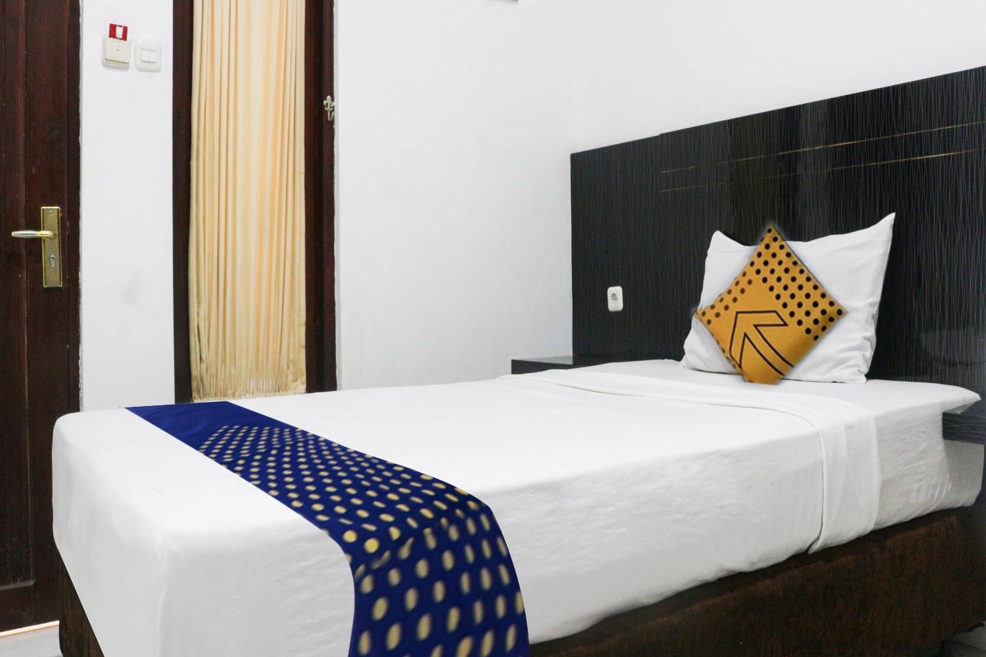Spot On 3605 Clarichie Guest House Kupang  Luaran gambar